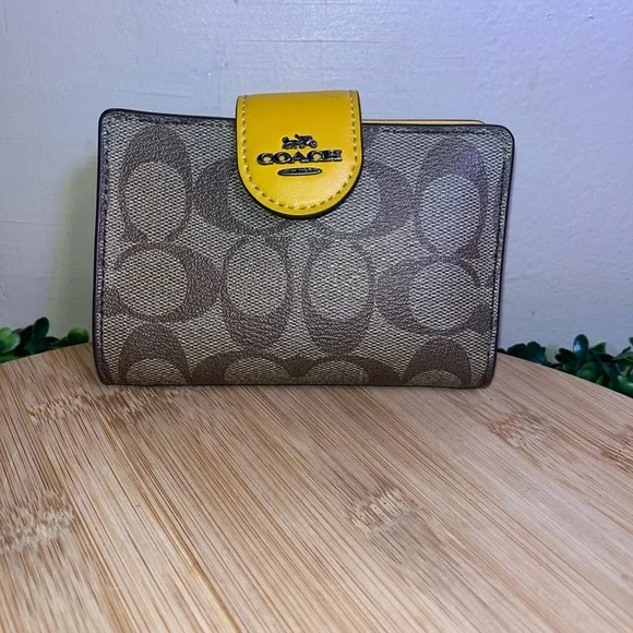 🔥 COACH PEPPLE LEATHER FANNY PACK WITH MED CORNER ZIP WALLET ORCHRE YELLOW KHAKI - Picture 7 of 11